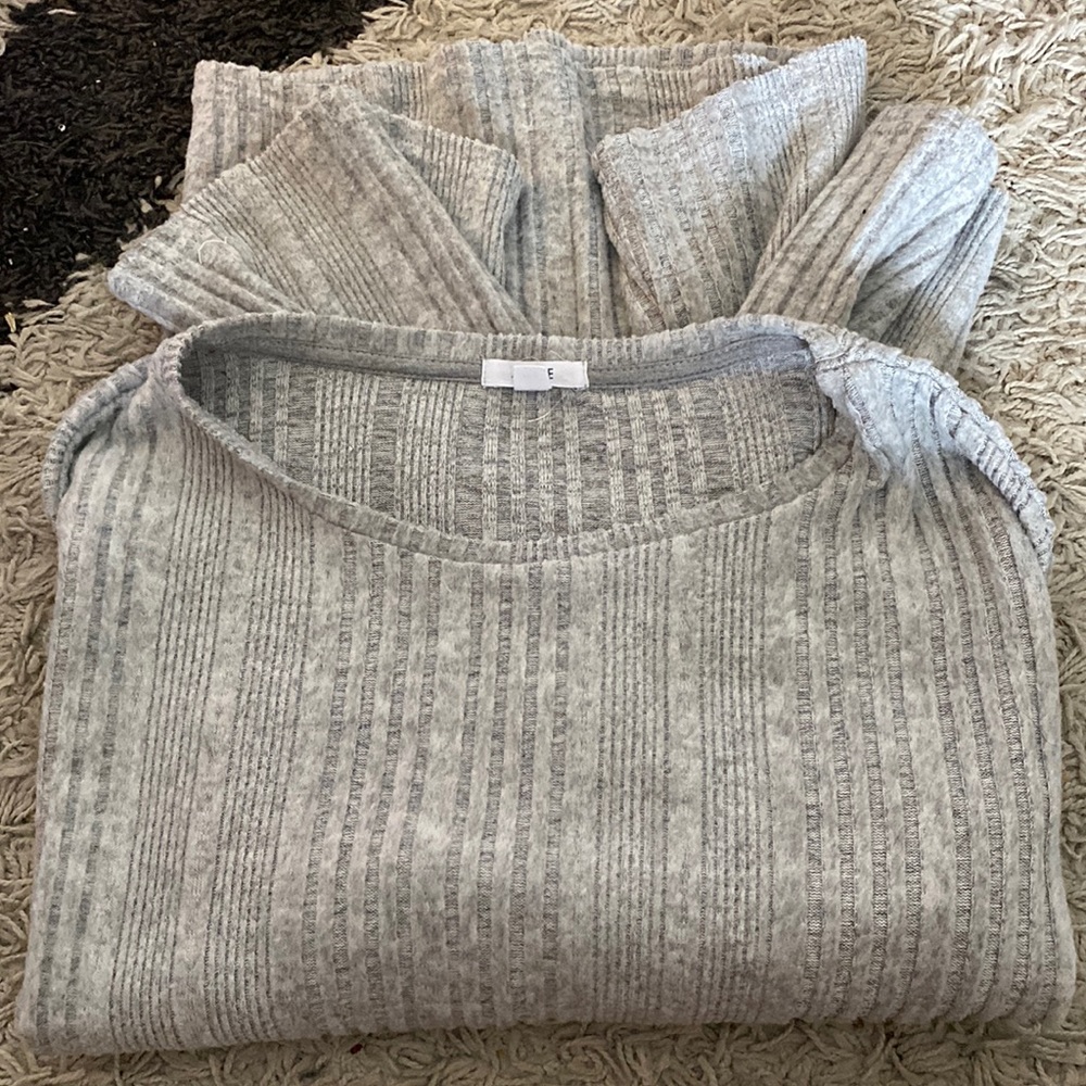 Long sleeve ribbed sweater